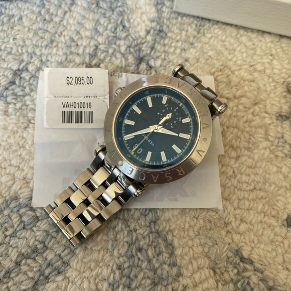 Versace Men's 'V-Race' Swiss Quartz Stainless Steel Watch - Picture 2 of 7